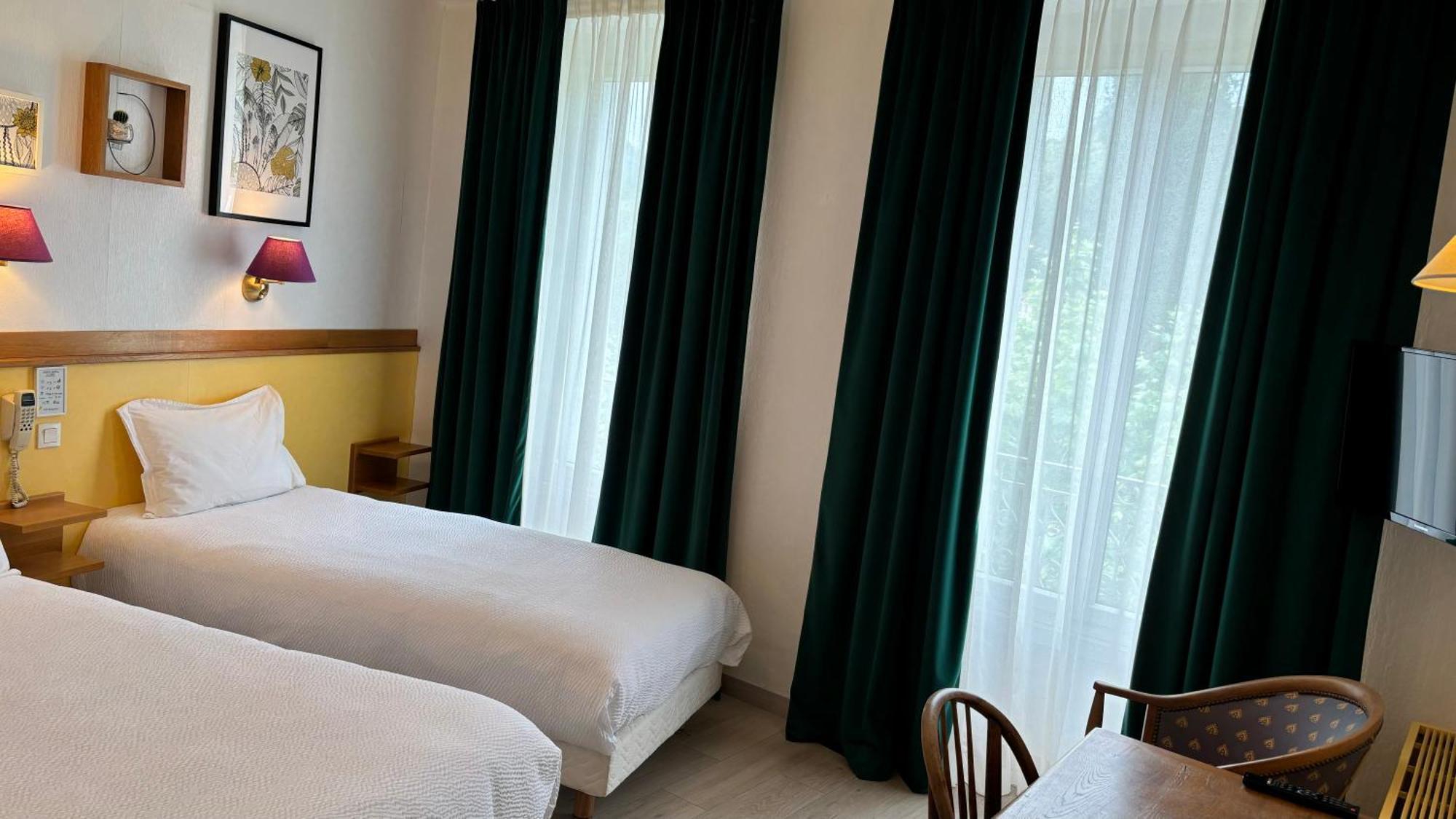 Logis Hotel Restaurant Grand Hotel De Lyon ヴァル・レ・バン エクステリア 写真
